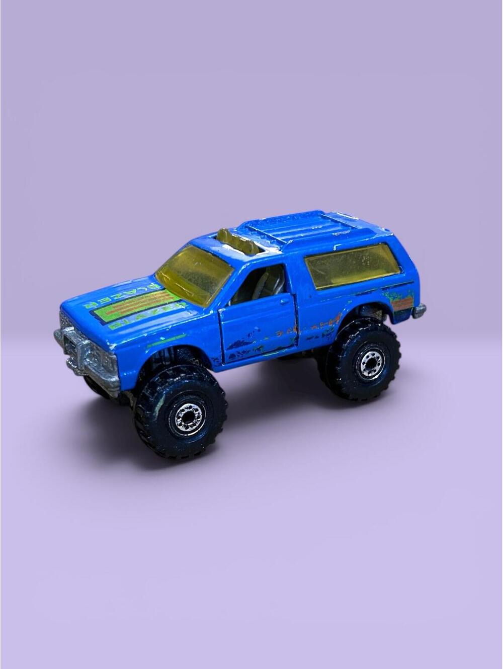 Hot Wheels Chevy Blazer 4 x 4 K5 Mattel Opening Doors Die Cast